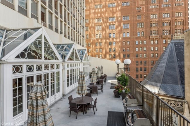 Building Photo - 111 E Chestnut St