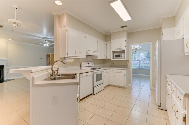 Building Photo - 2937 Hillcreek Dr