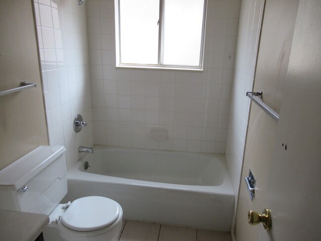 Building Photo - 221 Columbia Rd