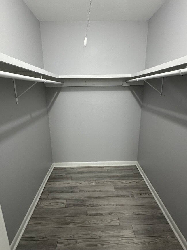 Building Photo - Excellent 3 bedroom 2 bath in great neighb...