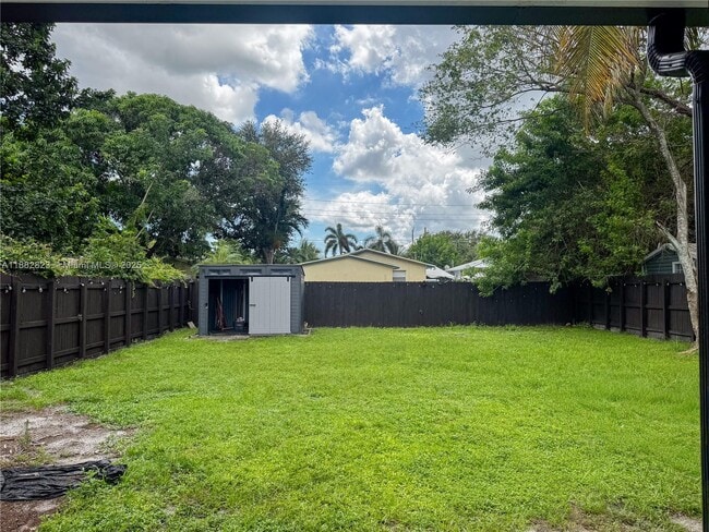 Building Photo - 4710 SW 18th St