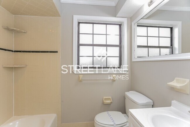 Building Photo - NOW OFFERING THE FIRST FULL MONTH FREE IF ...