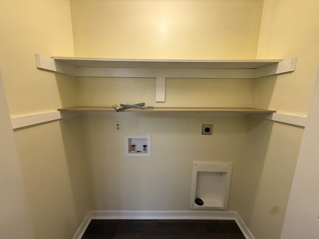Building Photo - Half off first month's rent!!!