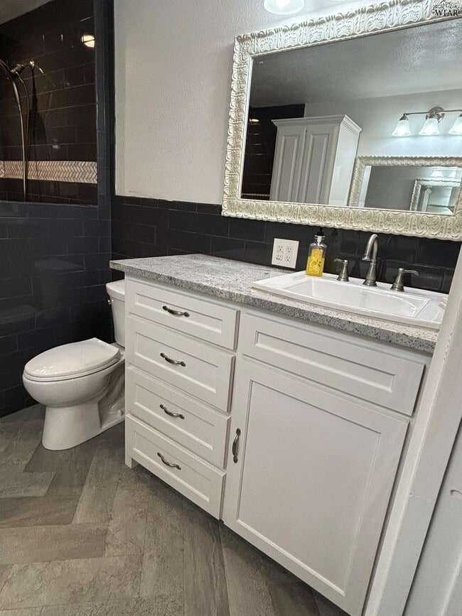 Building Photo - 2627 Bretton Rd