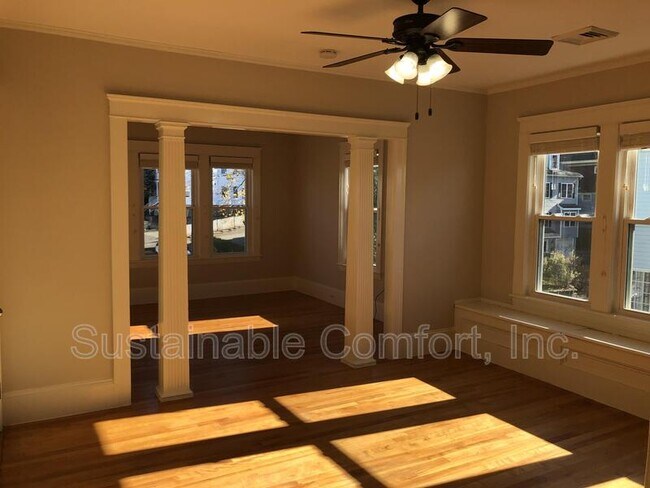 Building Photo - 26 Sterling St