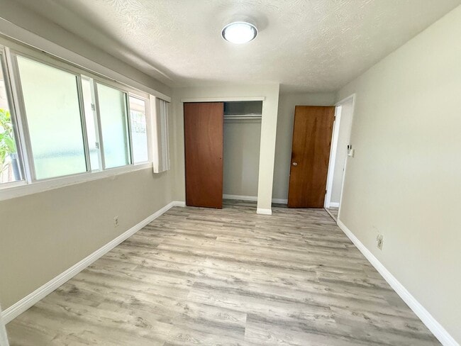 Building Photo - Duplex- Back House, Available Now in Salt ...