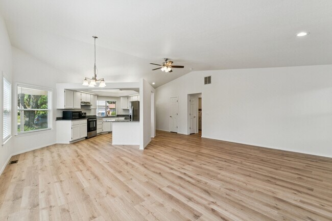 Building Photo - 5360 N Noble Fir Ave