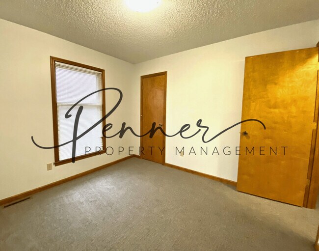 Building Photo - 2701 S Coachman Dr