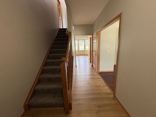 Building Photo - 4 Bedroom, 2.5 Bathroom House in Sycamore Creek Pickerington