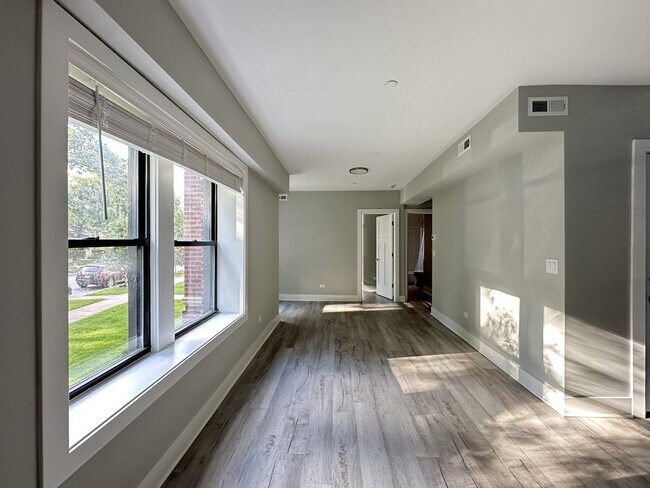 Building Photo - 1138 Oak Ave