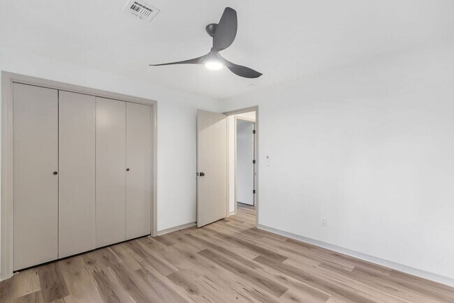 Building Photo - 39 Salen Ln