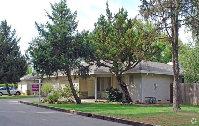 Primary Photo - 6104-6132 Villa Capri Ct