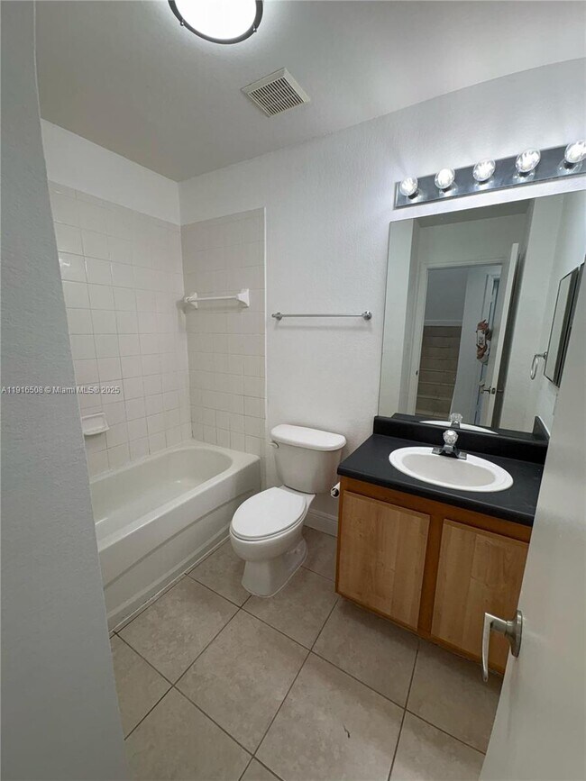 Building Photo - 2092 NE 167th St