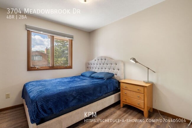 Building Photo - 3704 Meadowbrook Dr