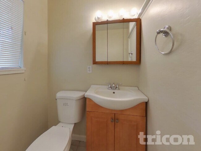 Building Photo - 1724 Hemlock St