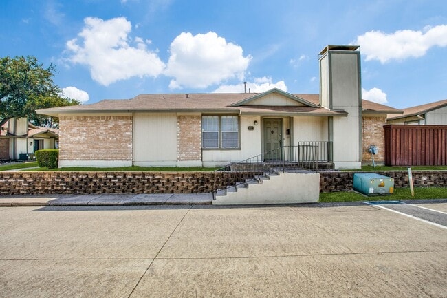 Building Photo - 2-Bedroom Condo in Garland - Private Patio...