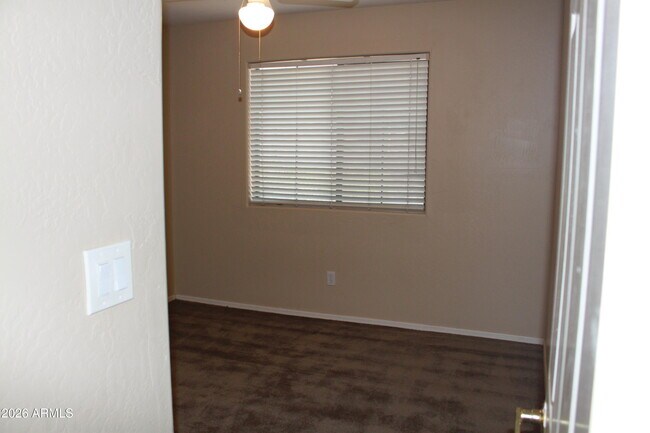 Building Photo - 921 S Val Vista Dr