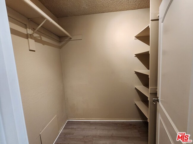 Building Photo - 11230 Peach Grove St