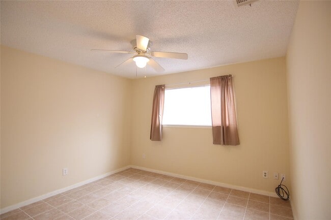 Building Photo - 4415 Bugle Rd