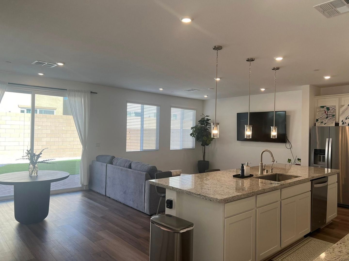 Building Photo - 854 Benning St