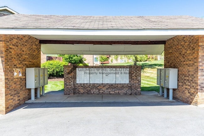 Building Photo - 5918 Stone Brook Dr