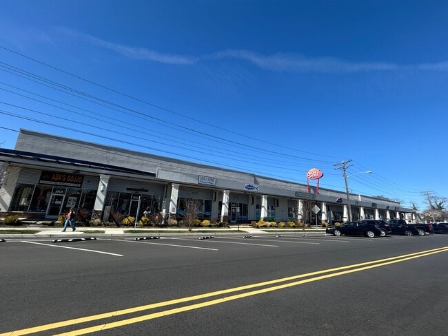 Building Photo - 1504 Summerfield Ave