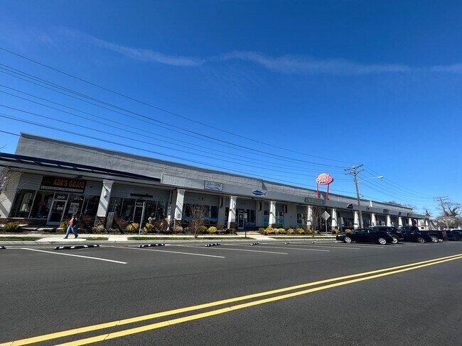 Building Photo - 215 Borden Ave