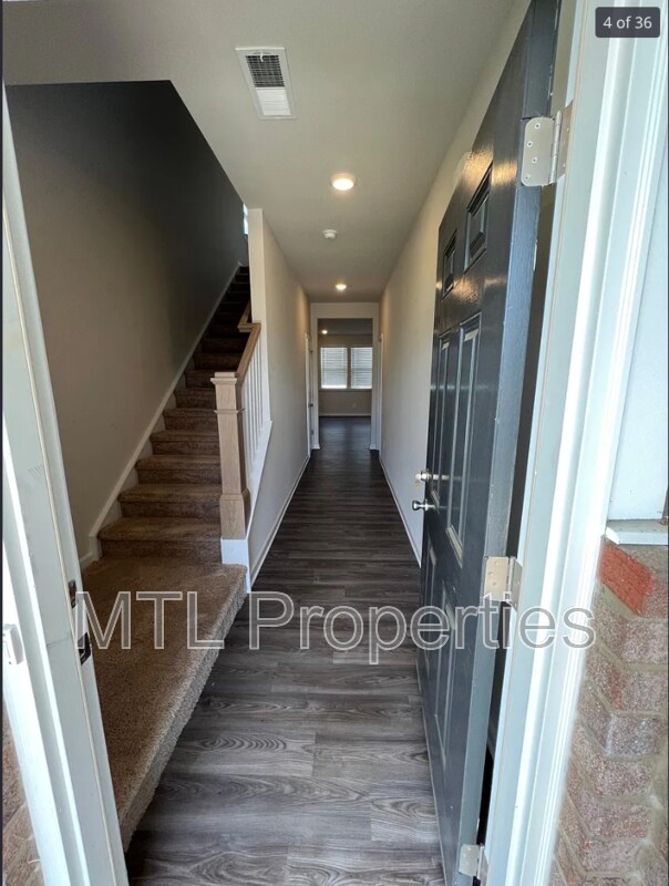 Building Photo - 2011 Weddington Pointe Dr