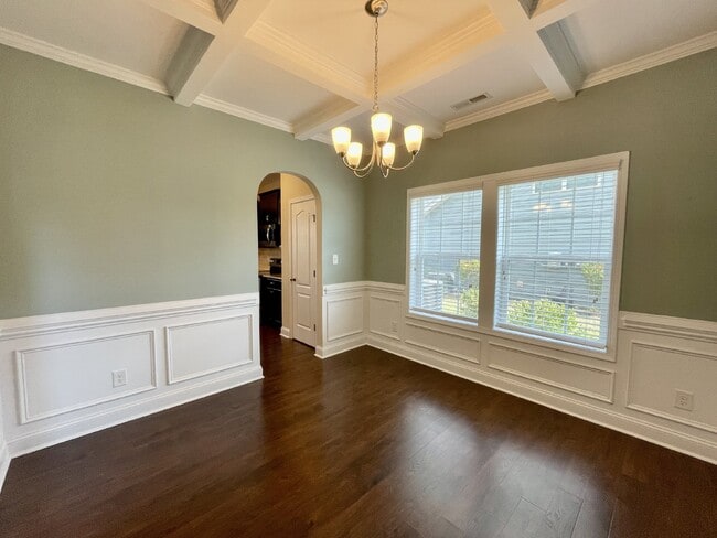 Building Photo - 4 Bed, 2 And A Half Bath Nest In Bedford
