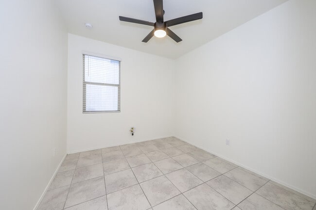 Building Photo - 4466 S Sunrise Bluff Way