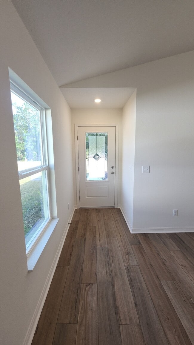 Building Photo - new 3/2 home