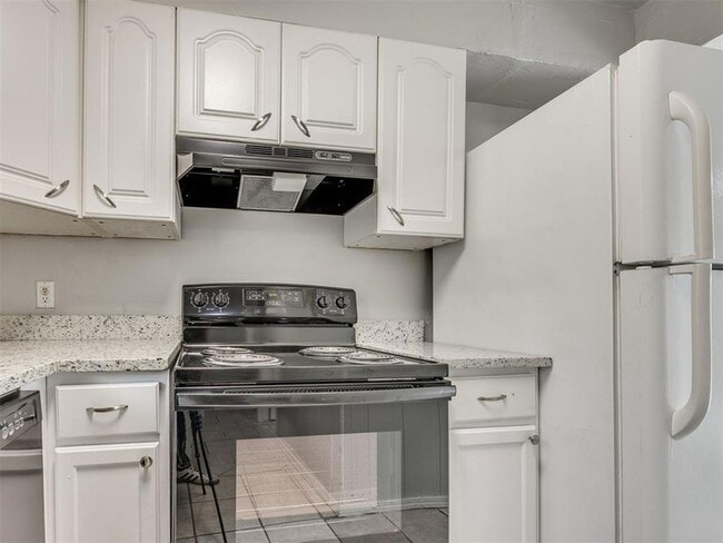 Building Photo - 1402 Bill Carrol Dr