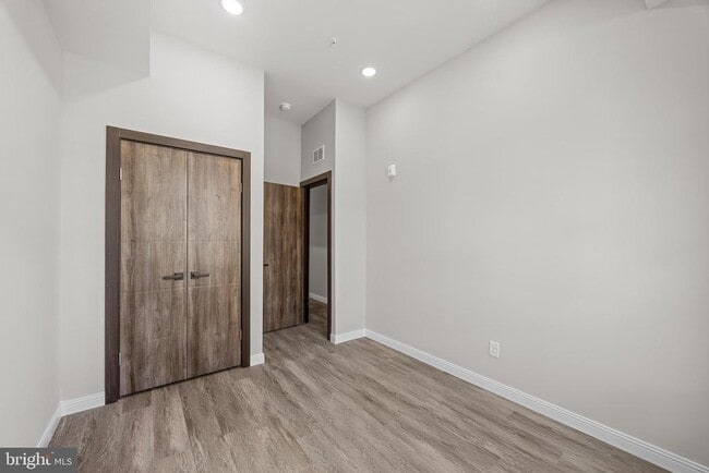 Building Photo - 405 N Simpson St