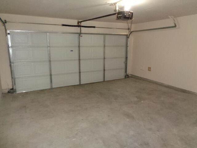 Building Photo - 1838 Strongs Ct