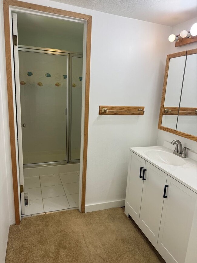 Building Photo - 3 Bedroom 2.5 Bath