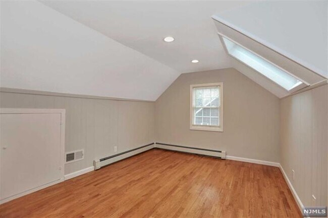 Building Photo - 240 Knickerbocker Rd