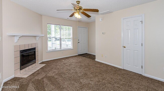 Building Photo - Welcome to Hunter's Creek!