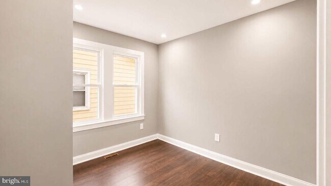 Building Photo - 209 Woodlawn Ave