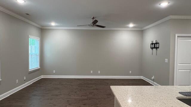Building Photo - 564 NE Bellingham Dr