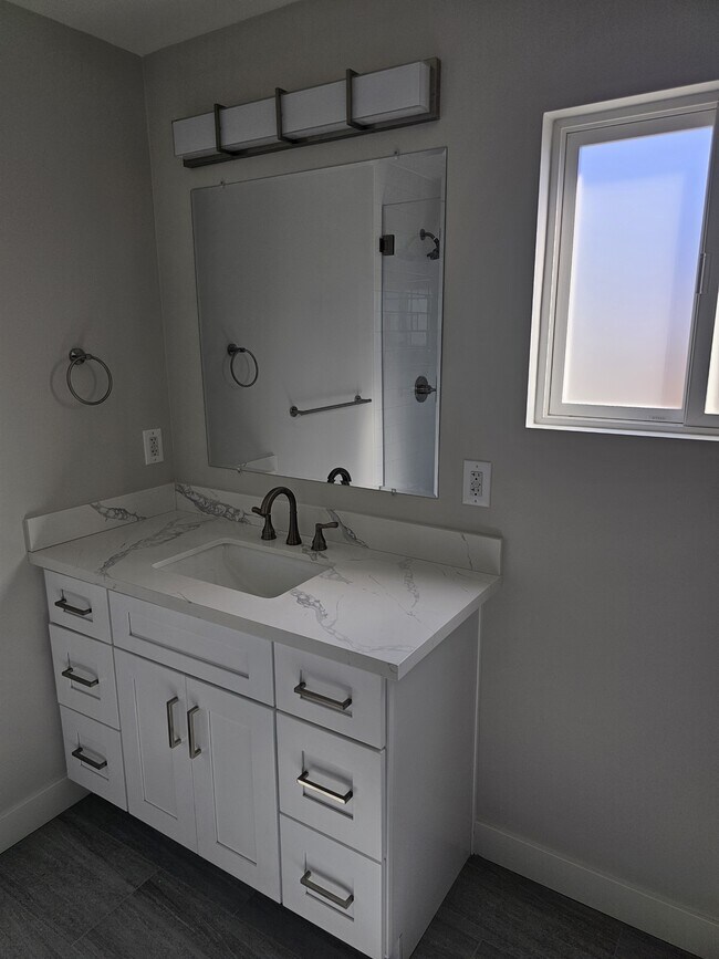 Building Photo - 11204 Sylvan St