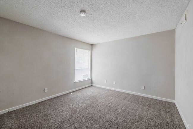 Building Photo - Affordable Living 20 Minutes from Everything Atlanta -2 Bedroom 2 1/2 Baths only $1300*