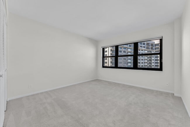 Building Photo - 5000 N Ocean Blvd