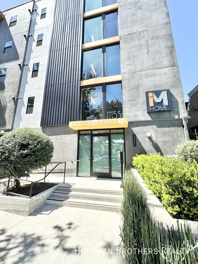 Building Photo - 11155 Huston St