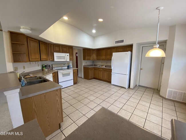 Building Photo - 7283 Luz De Paseo Ct