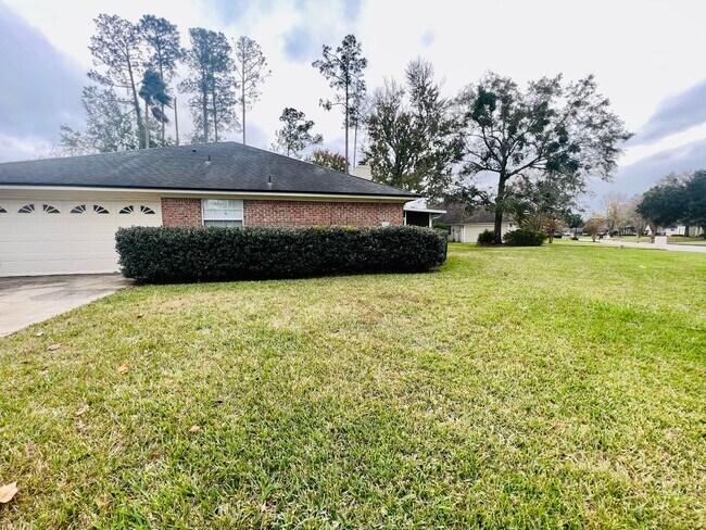 Building Photo - Behind the Gates: A Corner-Lot 4 bedroom, 2 bath Retreat in Coveted Pace Island!!