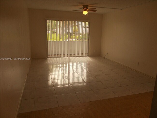 Building Photo - 1400 SW 124th Terrace