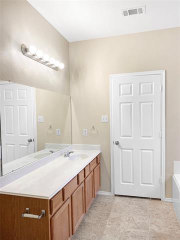 Building Photo - 7221 Lindentree Ln