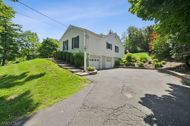 Building Photo - 415 Fairmount Ave