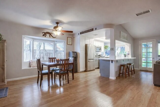 Building Photo - 1140 Harding St