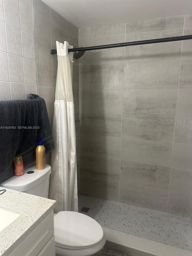 Building Photo - 8000 SW 152nd Ave